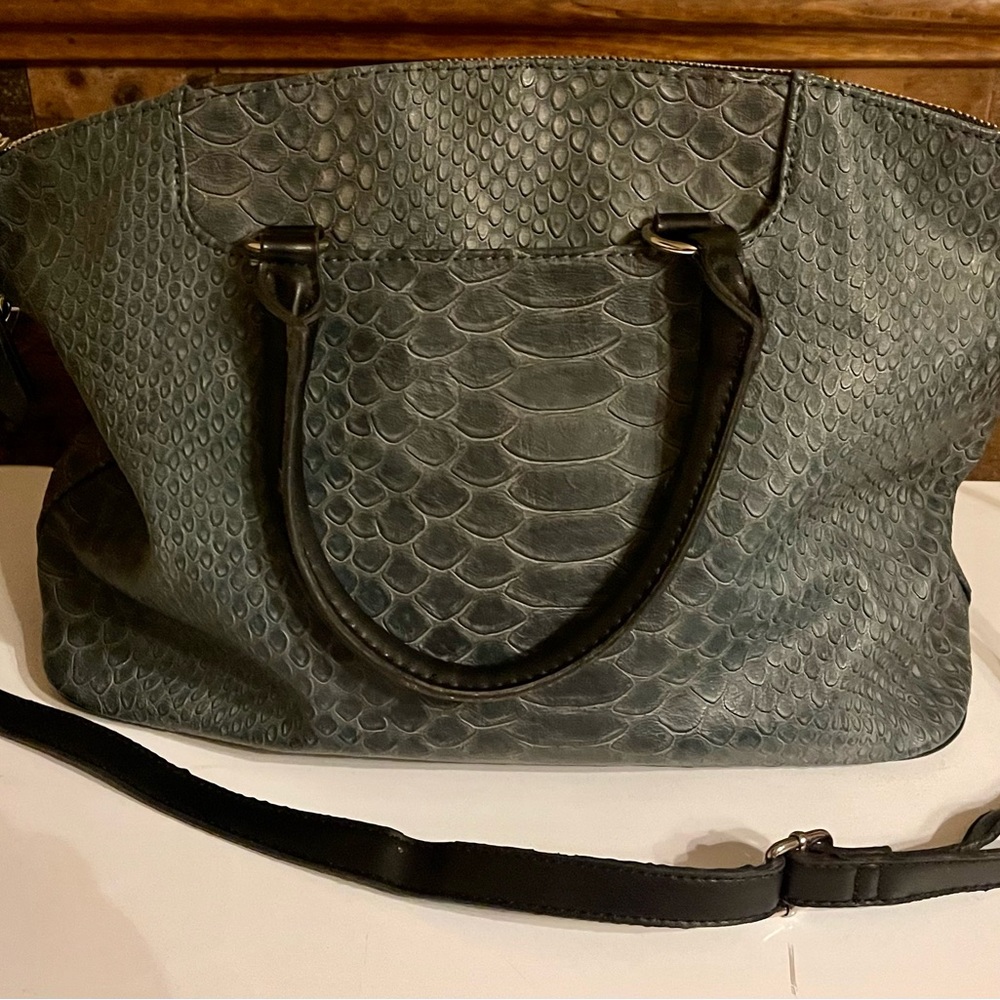 London Fog pocketbook 16X9 inch gray and black with silver accents